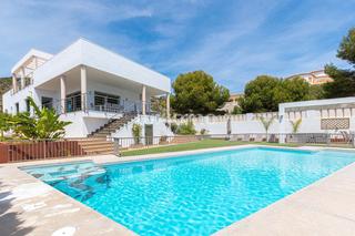 Xalet a Canuta. Casa con vistas al mar en venta en calpe