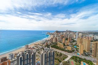 Piso en Playa Poniente. Increible apartamento con preciosas vistas al mar playa poniente