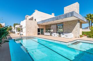 Chalet in L´Albir. Impresionante villa moderna con piscina privada en el albir