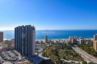 Pis a Playa Poniente. Impresionante piso con vistas al mar en playa de poniente