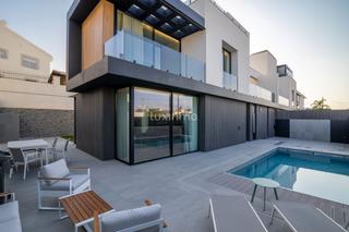 Casa aparellada a L´Albir. Smart villa a estrenar en albir  a sólo 500m de la playa