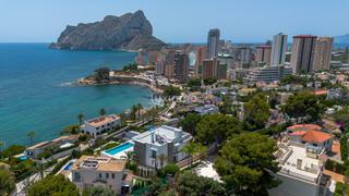 Chalet in La Caleta - La Calalga - Les Bassetes. Villa moderna de lujo en segunda línea de mar en calpe