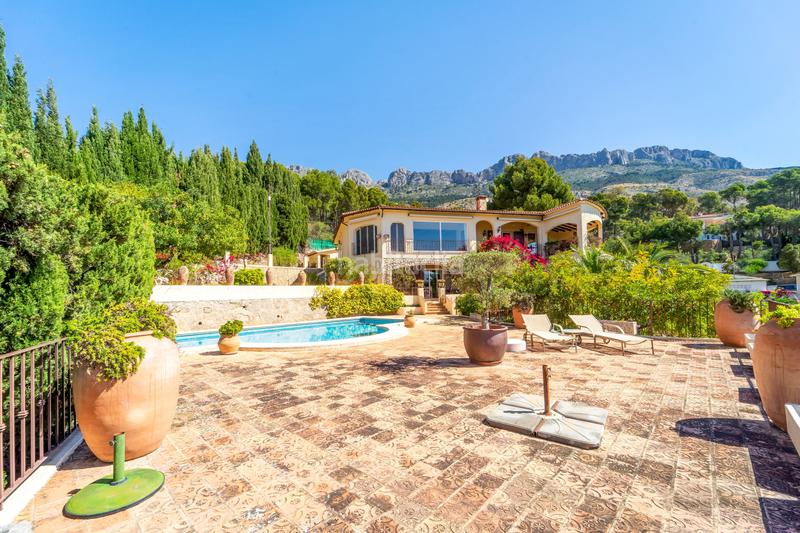 Foto 0780cd72-ba7c-439a-a76d-ea1a09b814ee. Chalet mit heizung parking pool in Altea la vella Altea