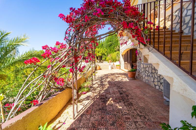 Foto 3a982ca6-4112-4914-9381-2c07c0b84337. Chalet mit heizung parking pool in Altea la vella Altea