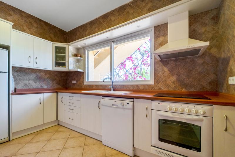 Foto b62ce340-5bee-4361-912a-7a208b5e890a. Chalet mit heizung parking pool in Altea la vella Altea