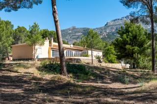 Chalet en Altea la Vella. Finca en altea con 5 hectáreas de entorno natural
