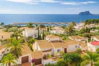 Chalet à El Portet-Pla del Mar. Exclusiva villa mediterránea con vistas al mar en  moraira