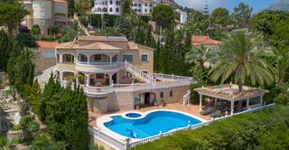 Xalet a Maryvilla. Impresionante chalet de 7 dormitorios con vistas al mar en calpe