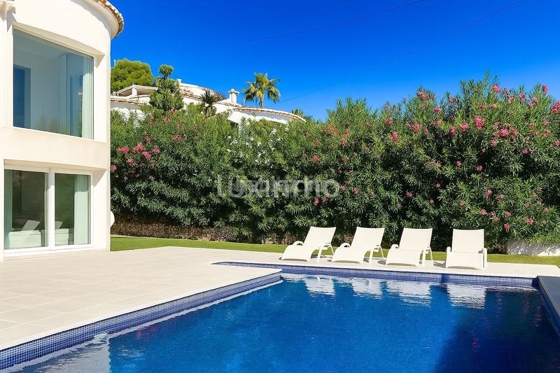 Foto 8875e8b2-7b34-474c-b808-93410951d9fe. Chalet villa costa montemar con licencia turística en Benissa