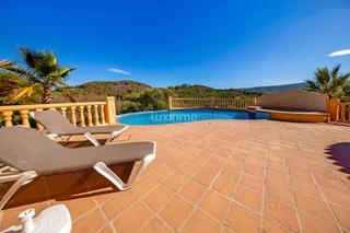 Xalet a Partida Comunes-Adsubia. A la venta esta villa de estilo español en javea