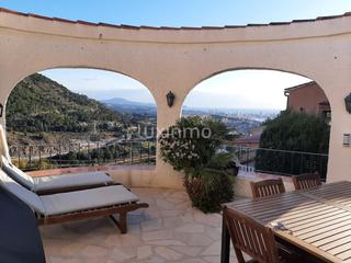 Casa aparellada a Maryvilla. Villa renovada con vistas panorámicas al mar y a la montaña