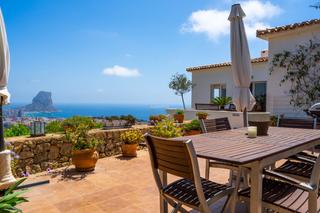 Casa aparellada a Oltamar - Cucarres. Villa en venta con vistas al mar y montaña en calpe