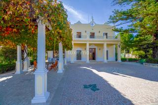 Xalet a Pego. Encantadora finca colonial en venta en pego