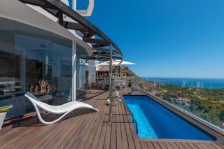 Chalet à Altea la Vella. Chalet moderno con vistas al mar en sierra de altea