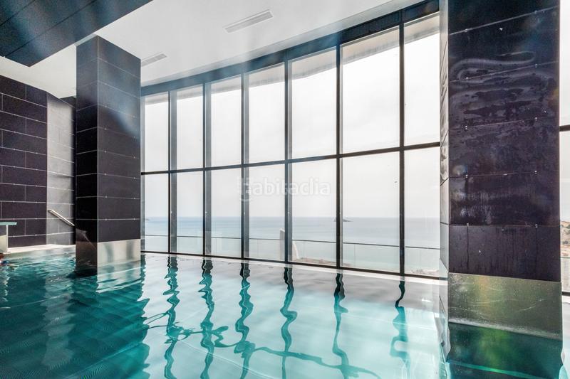 Foto 2480298e-cca6-4d59-9335-fcf2bdffd13d. Piso apartamento con vistas al mar en venta en Playa Poniente Benidorm