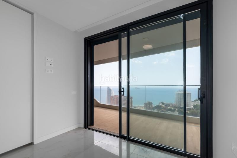 Foto 2badaebe-9cb2-4c30-bced-ee00ef2eff7c. Piso apartamento con vistas al mar en venta en Playa Poniente Benidorm