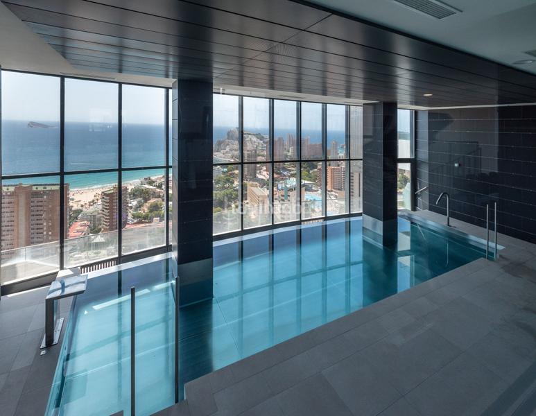 Foto 31c2539d-cc9d-4fc7-ae0f-fb0b51537a3e. Piso apartamento con vistas al mar en venta en Playa Poniente Benidorm