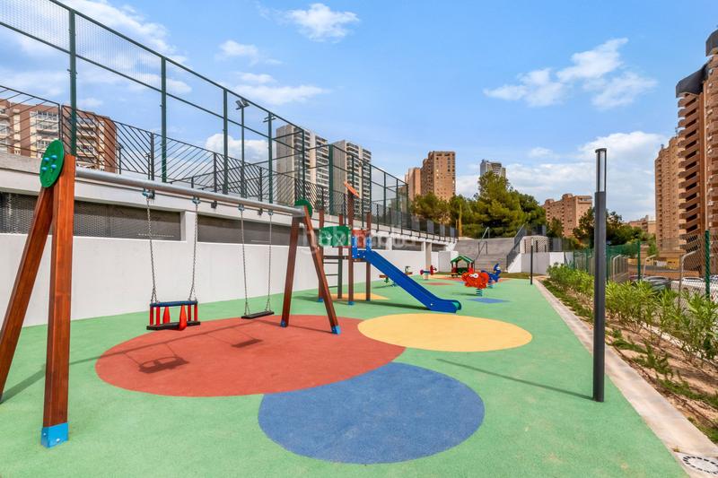 Foto 5c792384-a2a1-4e6b-99c5-f3d4220da3d7. Piso apartamento con vistas al mar en venta en Playa Poniente Benidorm