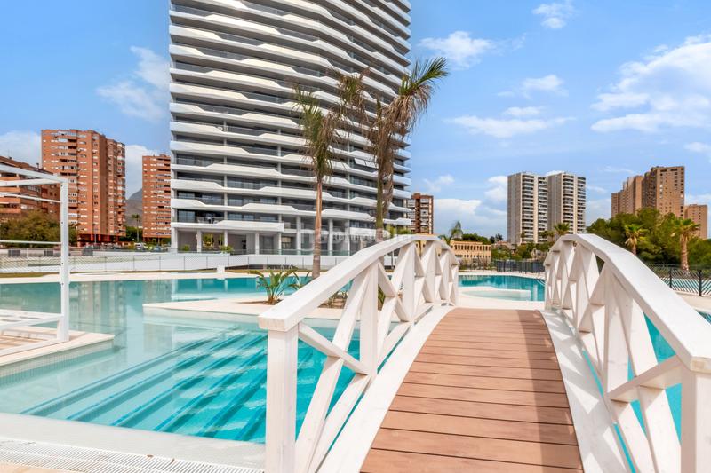 Foto a7e2542d-c7d2-41a4-af24-38e9da20e3b8. Piso apartamento con vistas al mar en venta en Playa Poniente Benidorm
