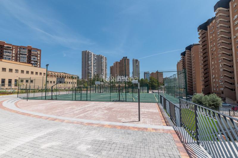 Foto b0625bd6-92dd-471e-bcec-70b3e2b9fc57. Piso apartamento con vistas al mar en venta en Playa Poniente Benidorm