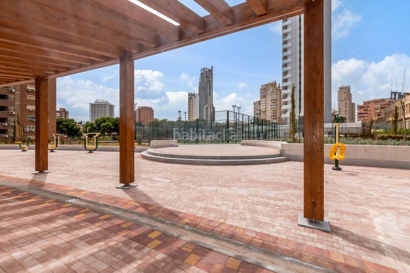 Foto c858c4b3-615f-47bb-9b5f-75fb634b78a3. Piso apartamento con vistas al mar en venta en Playa Poniente Benidorm