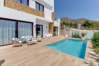 Chalet à Golf Bahía. Impresionante chalet moderno de nueva construcción en balcón de
