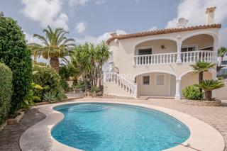 Xalet a Carrió - La Merced - Los Pinos. Casa unifamiliar mediterránea con vistas al mar en venta en calp