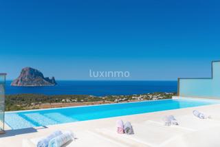 Masía en Cala Vedella-Cala Tarida. Elegante pareado con piscina infinita y vistas al mar en cala ca