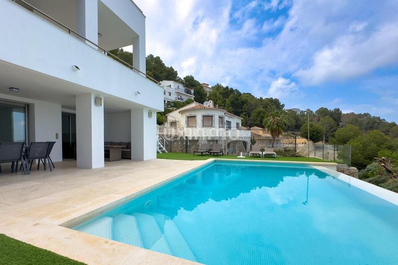 Foto 9b41281b-9b02-43ad-bd20-2fae09014cd5. Chalet villa moderna e en Oltamar - Cucarres Calp