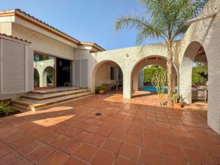 Xalet a La Font-Mezquitas. Encantadora villa mediterránea de 4 dormitorios en san juan de a