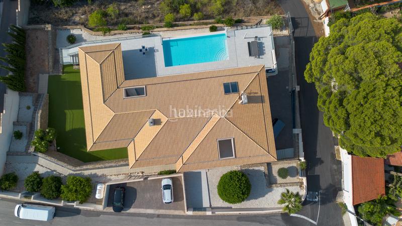 Foto e5895167-653a-480a-a577-d099a812c0e4. Chalet with heating parking pool in Altea la vella Altea