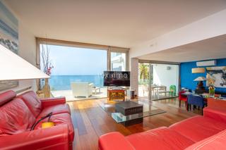 Maison jumelée à La Fustera. Encantadora casa adosada de 3 dormitorios y 1 línea en la fuster