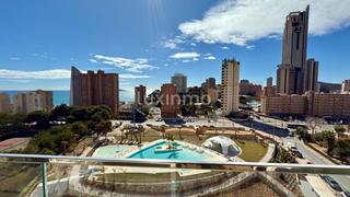 Appartamento in Playa Poniente. Bonito apartamento con vistas al mar en venta en benidorm