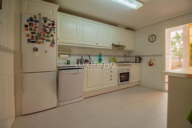 Foto d9a0333d-d6fc-41d5-b4bf-8d120109ca10. Casa pareada encantadora villa mediterránea de 4 dormitorios en el albir con piscina privada y vistas a la montaña en Alfàs del Pi (l´)