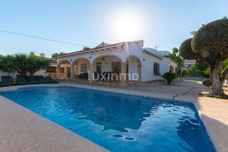 Chalet en Benicolada - Las Adelfas. Casa con vista panorámica en venta en calpe