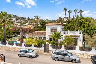 Chalet à Pinar de Advocat-Cometa. Villa orientada al sur en venta en moraira