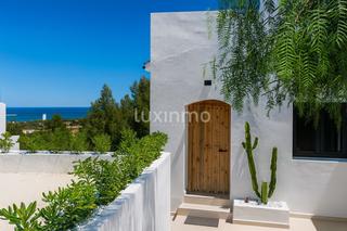 Chalet à El Montgó. Espectacular vivienda de estilo mediterráneo en denia