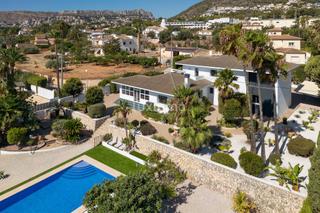 Chalet in Benicolada - Las Adelfas. Lujosa villa con impresionantes vistas al mar y a la montaña en