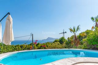 Xalet a Altea la Vella. Preciosa casa ibicenca con piscina en venta en altea