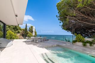 Chalet in Mascarat. Lujosa villa moderna con vistas al mar en altea