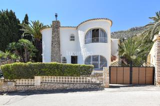 Chalet en Maryvilla. Casa privada con vistas panorámicas en venta en calpe
