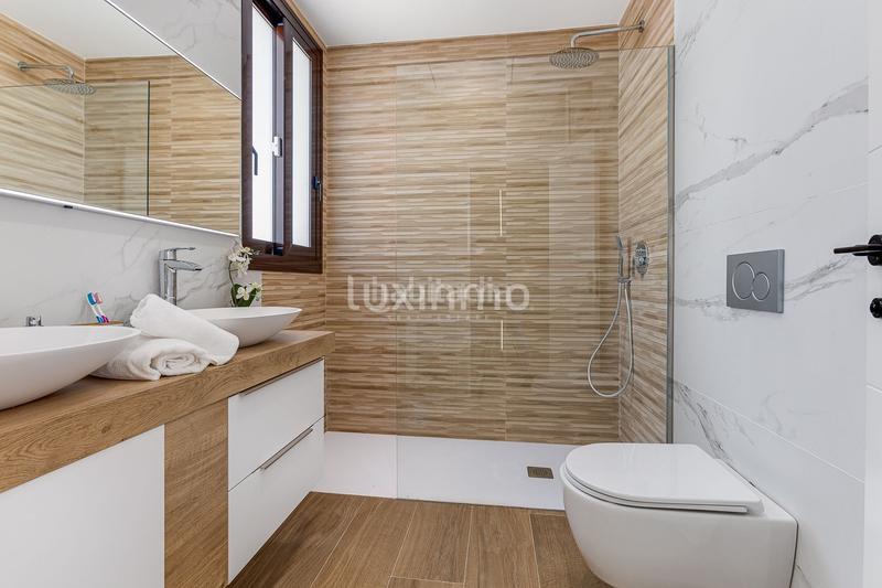 Foto 4540953a-ffe6-41e2-9087-d283b345ab6d. Chalet impresionante chalet moderno de nueva construcción en balcón en Finestrat