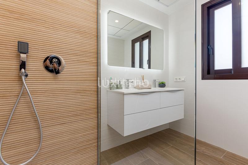 Foto be306ece-ffdc-487a-8b73-4e0e12748b71. Chalet impresionante chalet moderno de nueva construcción en balcón en Finestrat