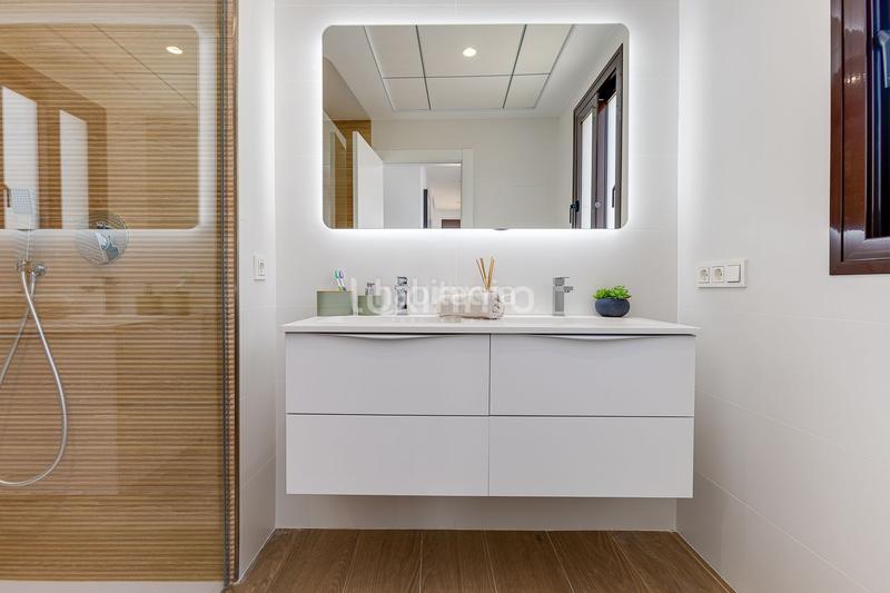 Foto d29828fc-a724-46ef-bda7-93fbfde260e0. Chalet impresionante chalet moderno de nueva construcción en balcón en Finestrat