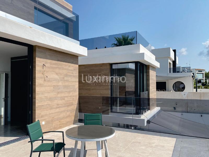 Foto 873ca6ff-037b-45ec-aa78-a09414b8cd6d. Xalet amb calefacció aparcament piscina a Golf Bahía Finestrat