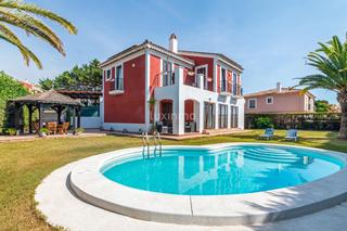 Chalet in Golf Bahía. Villa de estilo  mediterránea reformada con mucha privacidad en