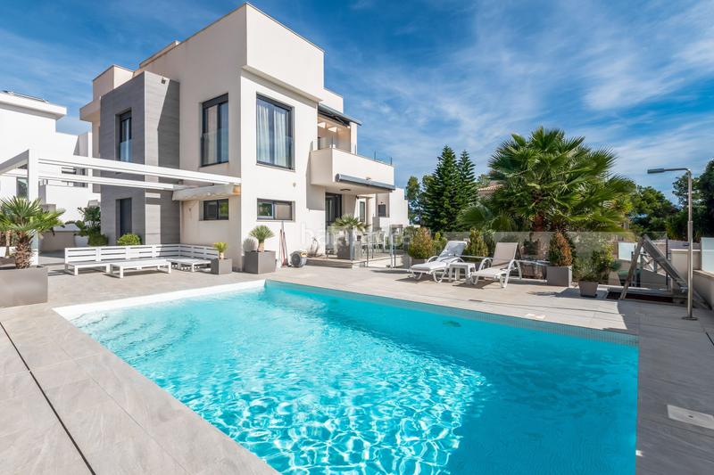 Foto 400b5f4a-3b13-401a-b3f8-1e82d97a64da. Chalet lujosa y moderna casa familiar con vistas al mar en coloma, la nucía en Nucia (la)