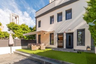 Dúplex en Playa Poniente. Duplex de lujo moderno en benidorm