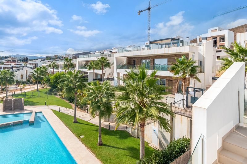 Foto 0551f29f-b598-41a0-918d-997fd71f4367. Duplex con piscina in balcón de Finestrat-terra marina Finestrat