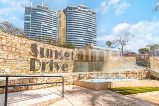 Piso en Playa Poniente. Impresionante apartamento moderno con vistas al mar en sunset dr